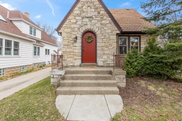 3412 S Burrell St, Milwaukee, WI 53207-3346