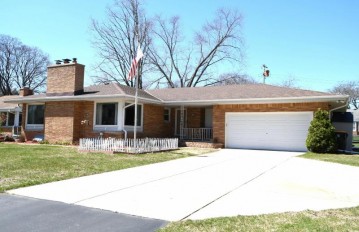 3131 N 104th St, Wauwatosa, WI 53222-3321