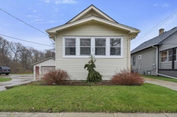 401 Blaine Ave, Racine, WI 53405-2013