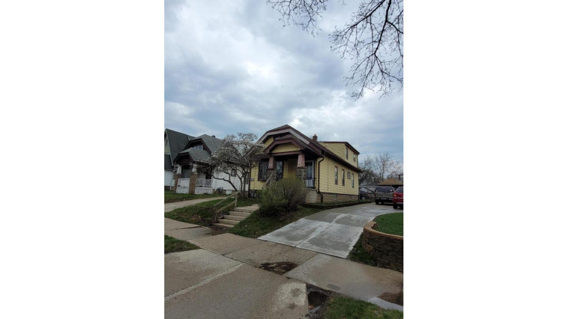 2931 N 58th St 2931A Milwaukee, WI 53210 by Root River Realty $149,900