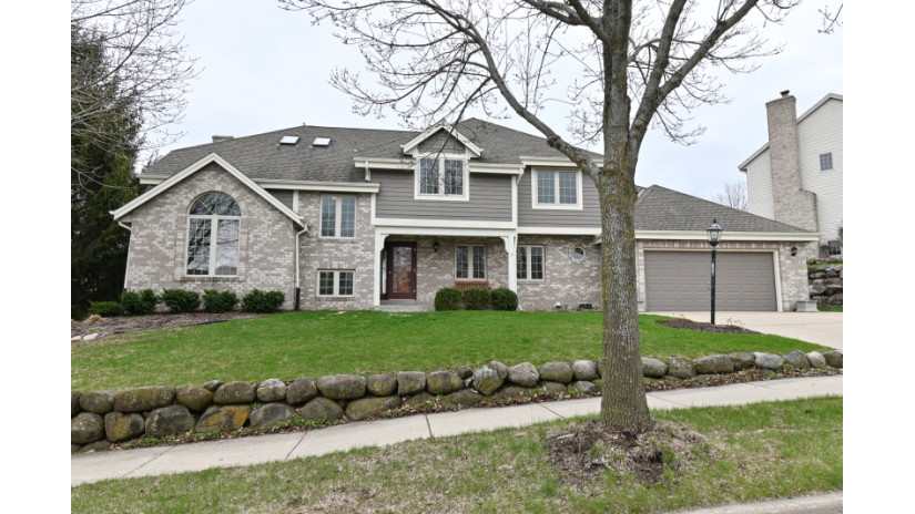 2701 Lavine Ln Waukesha, WI 53189 by Shorewest Realtors $465,000