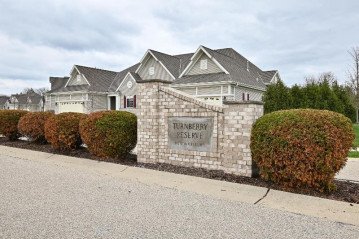 2315 Silver Fox Ct, Waukesha, WI 53188-2593