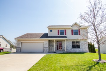 805 Casey Dr, Watertown, WI 53094-6226