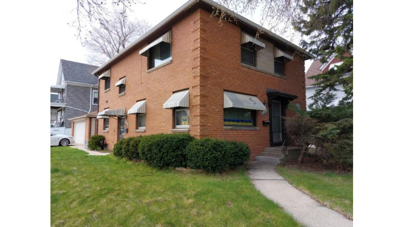 3233 S Howell Ave 3235 Milwaukee, WI 53207 by Homeowners Concept $274,900