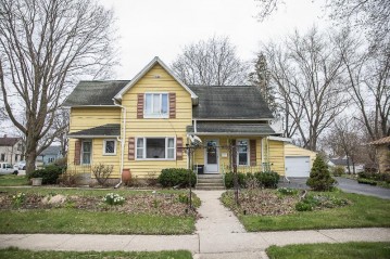 99 Jackson St, Fort Atkinson, WI 53538-1601