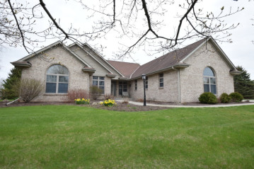 822 Charolais Dr, Slinger, WI 53086-9314