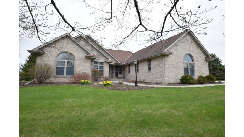 822 Charolais Dr Slinger, WI 53086 by Shorewest Realtors $549,900