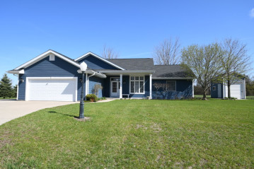 249 Trotters Ln, Palmyra, WI 53156-9335