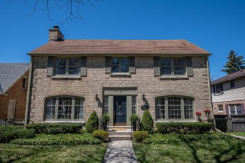 5347 N Idlewild Ave, Whitefish Bay, WI 53217-5330