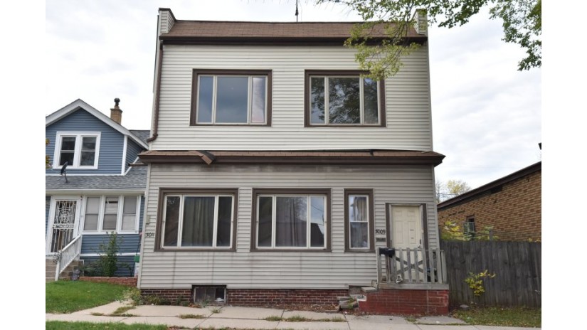 3009 S 9th St 3011 Milwaukee, WI 53215 by Shorewest Realtors $164,900