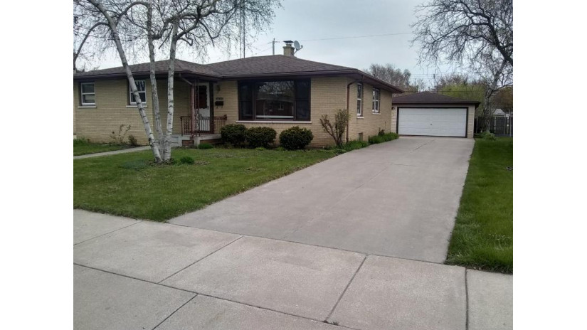 5601 53rd Ave Kenosha, WI 53144 by RealtyPro Professional Real Estate Group $259,900