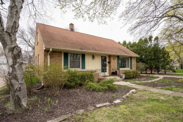 10512 W Michigan St, Wauwatosa, WI 53226-4336