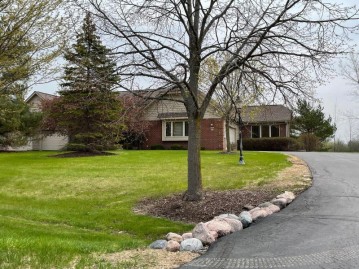 10818 N Essex Dr, Mequon, WI 53092-8530