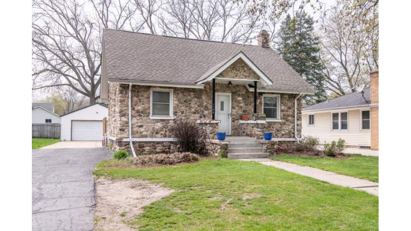 1108 N Grandview Blvd Waukesha, WI 53188 by Shorewest Realtors $229,900