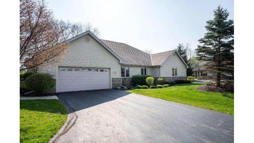 7012 S Fieldstone Ct 31 Franklin, WI 53132 by The Stefaniak Group, LLC $389,900