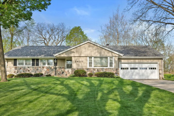 2425 Rockway Ln E, Brookfield, WI 53005-4569