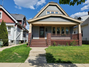 2362 S 33rd St, Milwaukee, WI 53215-2804