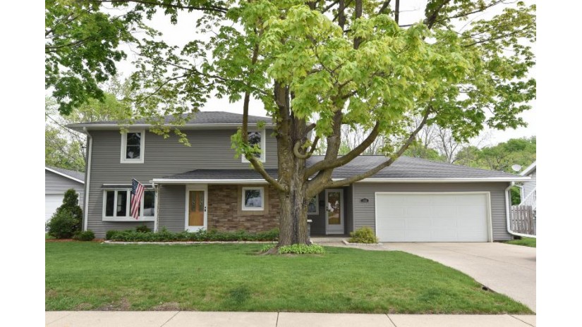 549 W Wisconsin Ave Pewaukee, WI 53072 by RE/MAX Realty Pros~Milwaukee $375,000