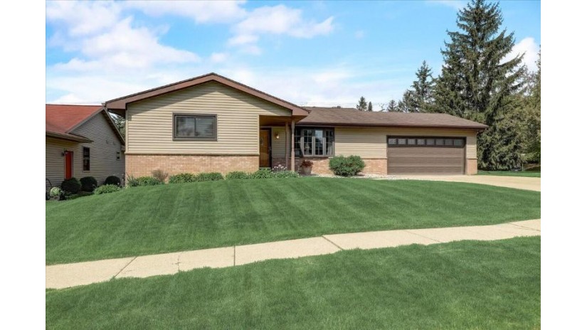 612 Lenora Dr West Bend, WI 53090 by Hanson & Co. Real Estate $299,900