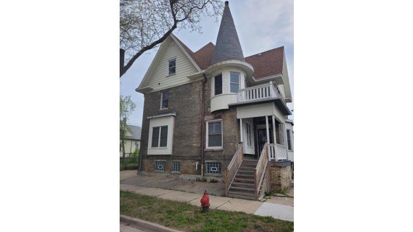 2800 N Vel R Phillips Ave Milwaukee, WI 53212 by First Weber Inc -NPW $150,000