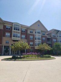 4120 S Lake Dr 453, Saint Francis, WI 53235