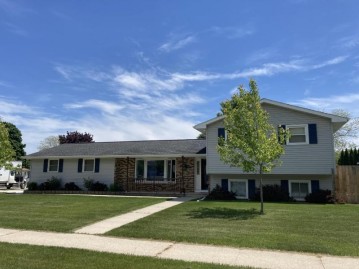 4715 Forest Hills Dr, Two Rivers, WI 54241