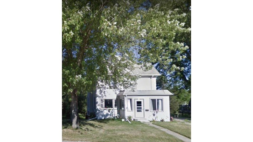 415 S Main St Juneau, WI 53039 by Integrity Real Estate Team LLC $122,000