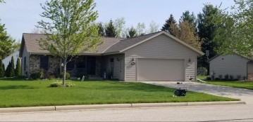 418 1st St, Belgium, WI 53004-9305