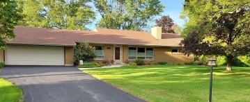 1414 W Heather Ln, River Hills, WI 53217-2113