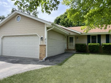 W152N7789 Countryside Dr, Menomonee Falls, WI 53051-4280