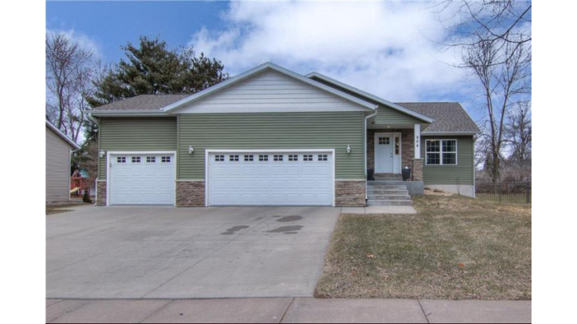 404 West Hamilton Avenue Eau Claire, WI 54701 by C21 Affiliated $379,900