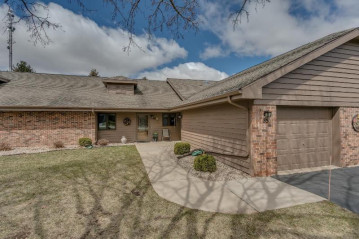 85 Spencer Village Court, Grand Chute, WI 54914