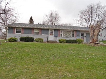 44 E 1st Street, Clintonville, WI 54929-1721