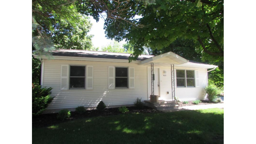 1137 E Clarke Street Waupaca, WI 54981 by Shambeau & Thern Real Estate, LLC $194,500