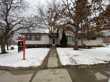 735 W State St, Mauston, WI 53948