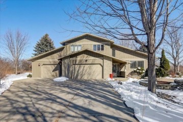 4500 Rustic Dr, Blooming Grove, WI 53718
