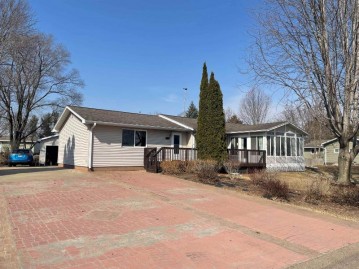 1511 Lakeview Dr, Tomah, WI 54660