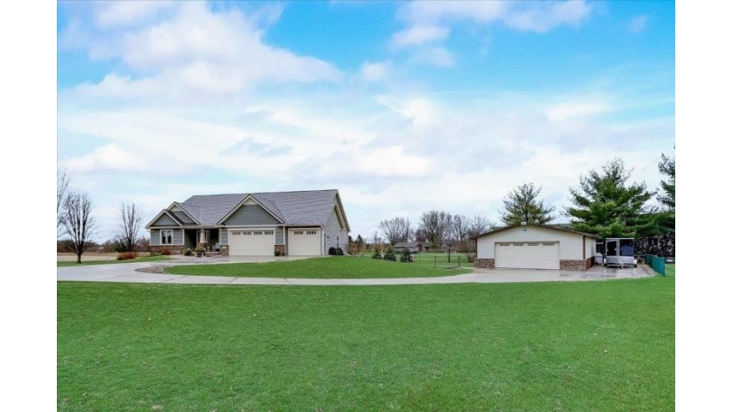 4877 Pine Spring Rd Vienna, WI 53532 by Re/Max Preferred - peggy@ackerfarberteam.com $799,900