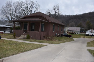 844 E Kinder St, Richland Center, WI 53581