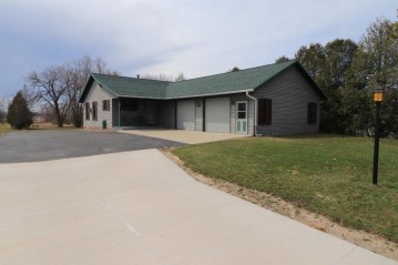 727 E Clay St, Whitewater, WI 53190-2112