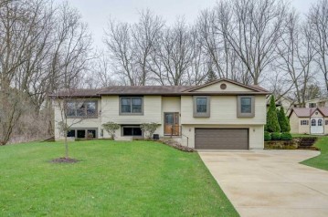 413 Forest St, Mount Horeb, WI 53572