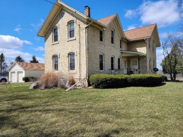 N729 River Rd, Columbus, WI 53925