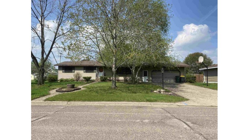 203 N Dousman St Prairie Du Chien, WI 53821 by Adams Auction And Real Estate $219,900