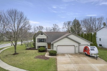 521 Sleepy Hollow Ln, Marshall, WI 53559