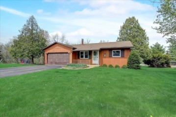 615 Lake Wisconsin Dr, Merrimac, WI 53561