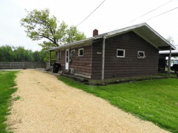 1304 Jack Oak Rd, Cassville, WI 53806