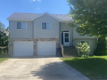 406 Whitetail Way, Deerfield, WI 53531