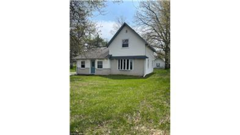 36 South Ave Clear Lake, WI 54005 by Re/Max Team 1 Realty $150,000