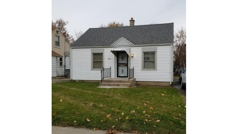 5884 N 38th St Milwaukee, WI 53209 by Midwest Executive Realty $75,000