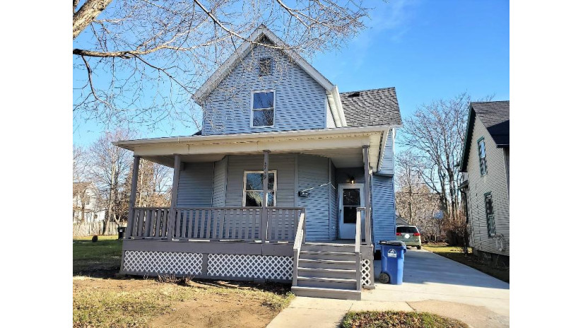 1719 Center St Racine, WI 53403 by Coldwell Banker HomeSale Realty - Franklin $169,900